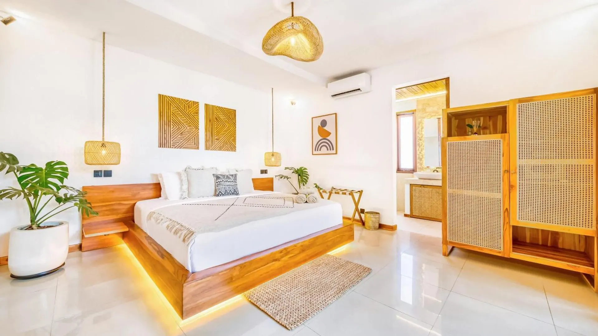 Villa Chicago Brand New 7 Bdr Private Pool Seminyak