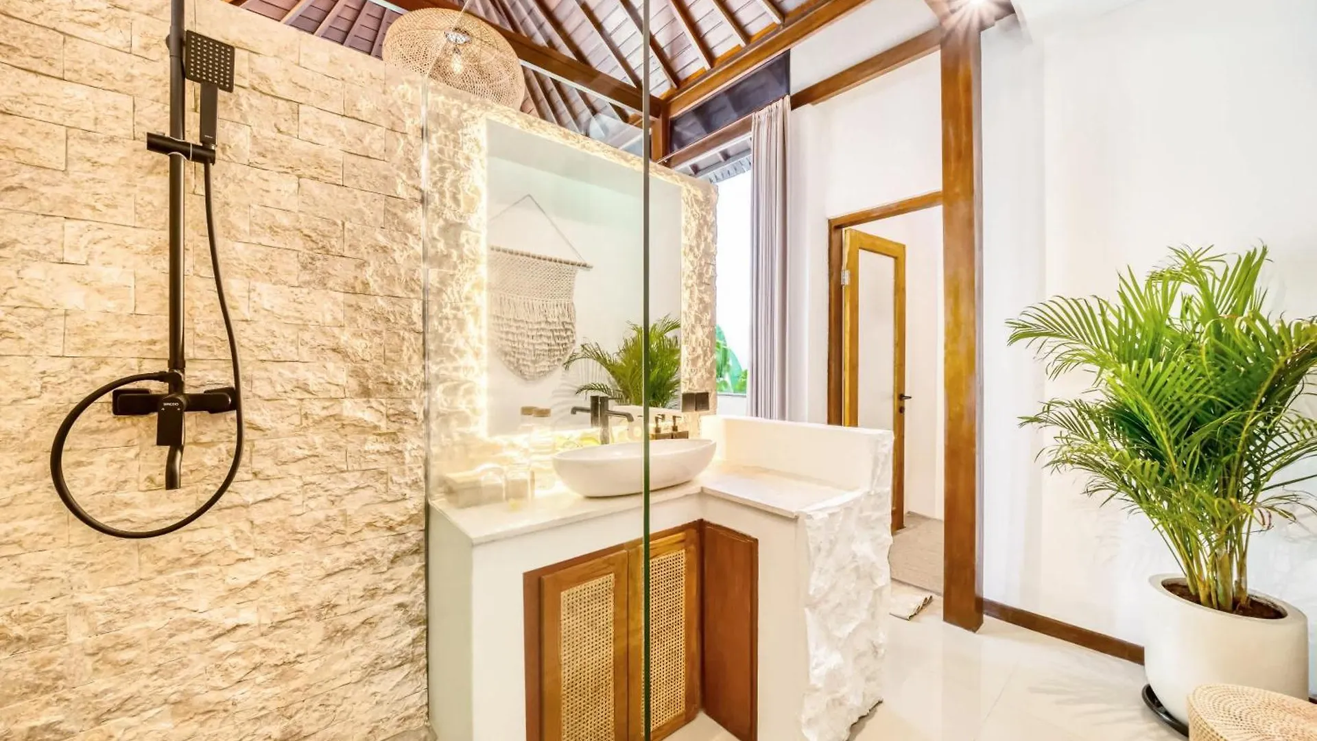 Villa Chicago Brand New 7 Bdr Private Pool Seminyak  Seminyak (Bali)