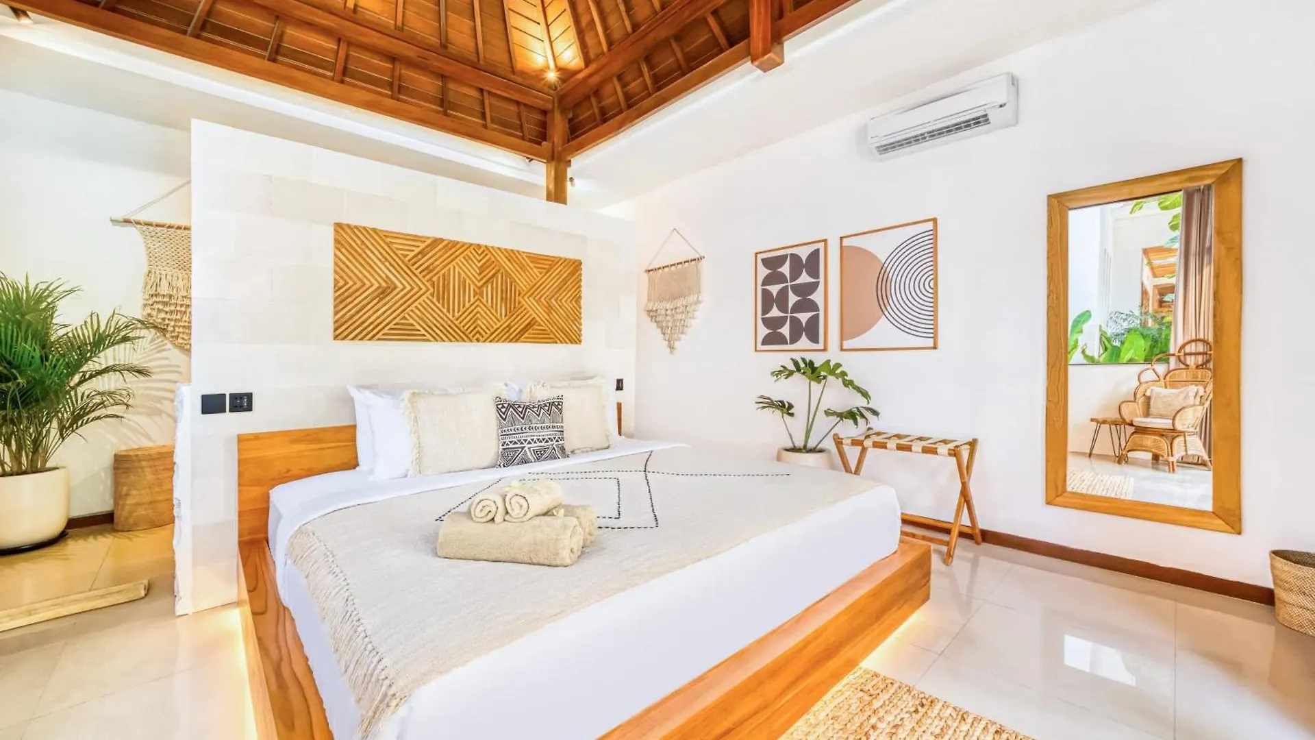 Villa Chicago Brand New 7 Bdr Private Pool Seminyak