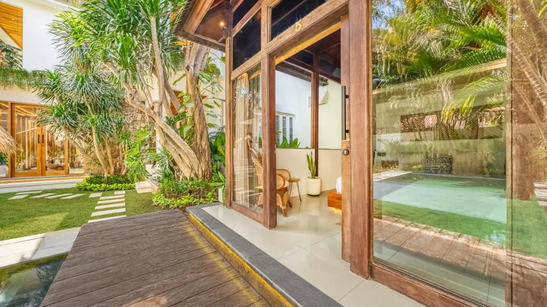 Villa Chicago Brand New 7 Bdr Private Pool Seminyak