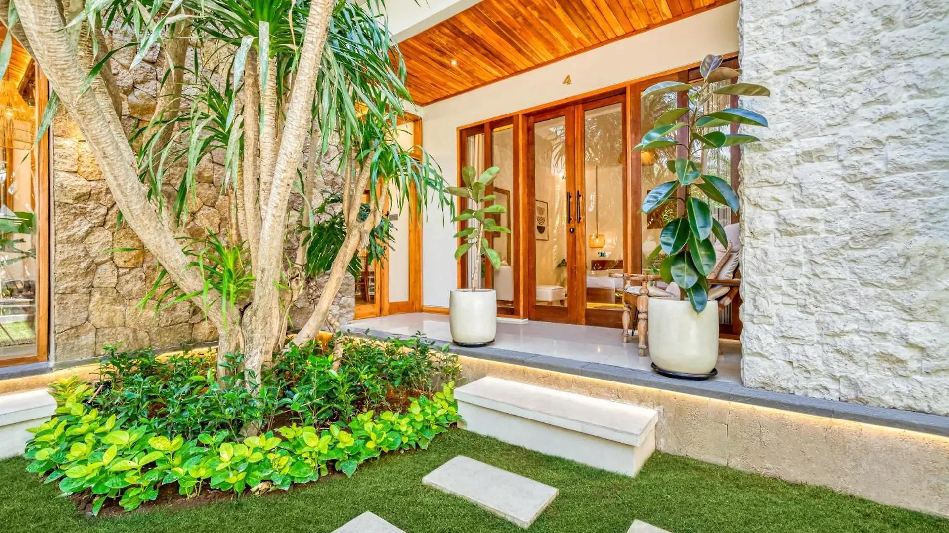 Villa Chicago Brand New 7 Bdr Private Pool Seminyak