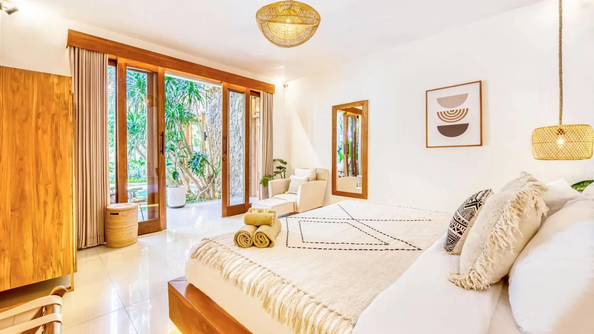 Villa Chicago Brand New 7 Bdr Private Pool Seminyak