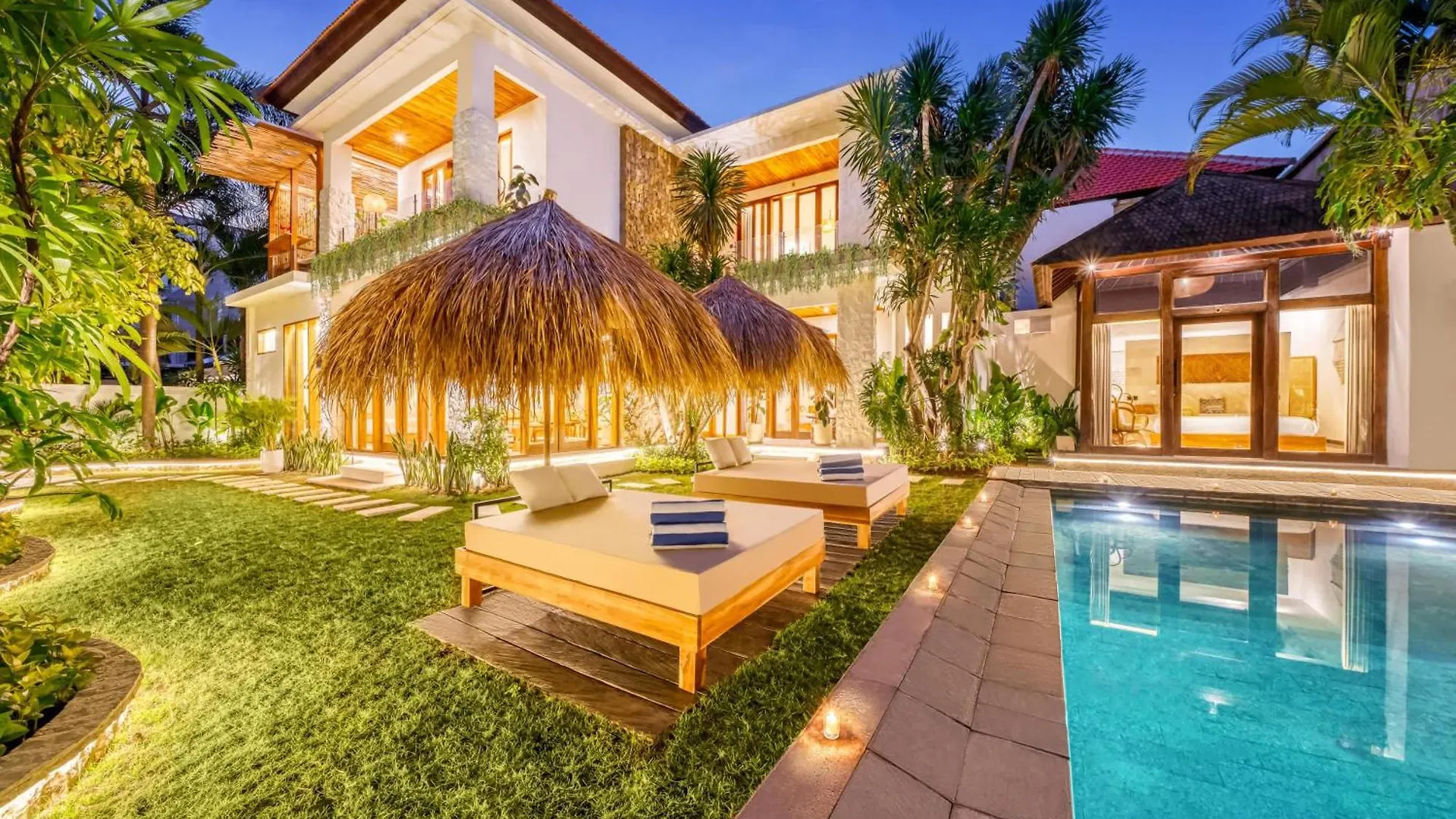 Villa Chicago Brand New 7 Bdr Private Pool Seminyak
